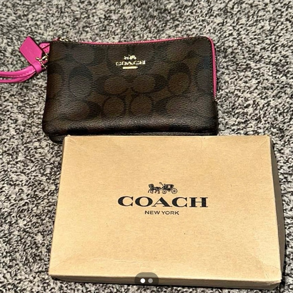 NEW COACH DOUBLE CORNER ZIP WRISTLET IN SIGNATURE
CANVAS. - Picture 6 of 8
